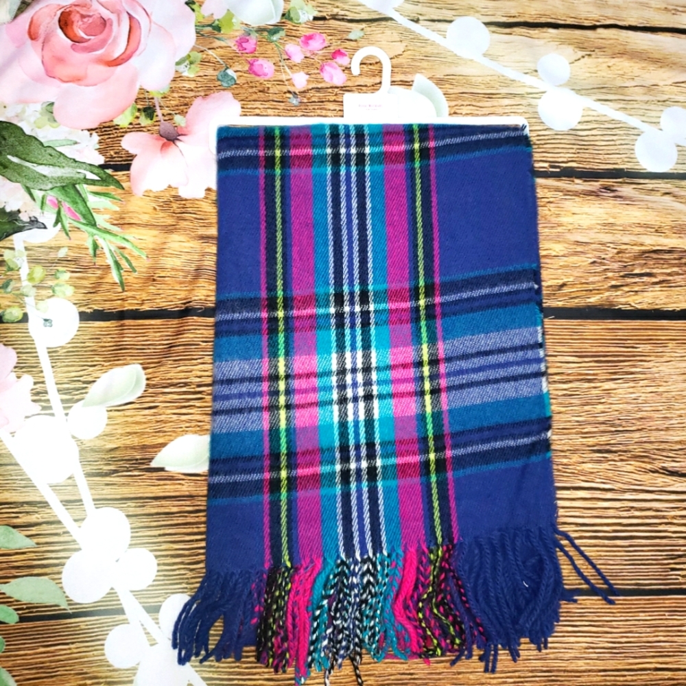 Isaac Mizrahi NWOT Plaid Fringe Blanket Scarf